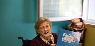 Maestra per un giorno a 90 anni, la storia di nonna Imelda