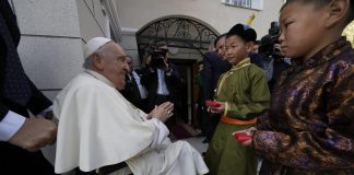 Papa Francesco: “Viaggiare? Per me ora non è più tanto facile”