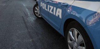 Caltanissetta, violenza sessuale e atti osceni davanti a minori: arrestato