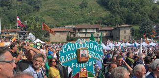 Pontida, Salvini saluta i militanti: al via la kermesse leghista