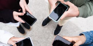 Stop al porno online per i giovani, le misure in decreto
