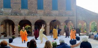 Spazio ArcaDomus, domenica c’è lo spettacolo “Miele per la signora del labirinto”