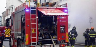 Roma, incendio in capannone in vicolo del Monte delle Capre al Trullo
