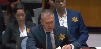 Israele, ambasciatore con stella di Davide all’Onu: “Hamas come nazisti”