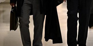 Si finge avvocato e vince 26 cause legali senza laurea: arrestato