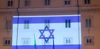 Palazzo Chigi illuminato con i colori della bandiera di Israele