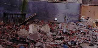 Torna dalle vacanze e trova la sua casa demolita: “Hanno sbagliato indirizzo”