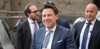 Conte spiega il salario minimo: “Bambina, non non lavorerai per spiccioli”