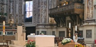 Folla in S.Andrea per l’ultimo saluto a Riccardo Braglia. “Amava mettere l’arte a disposizione dei più deboli”