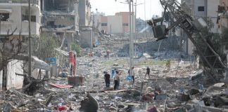 Gaza, storia di Somaya incinta e sfollata: “Beviamo acqua di mare, dove partorirò?”