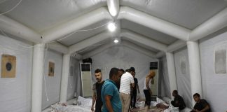 Gaza, le conseguenze della strage in ospedale: accuse incrociate Hamas-Israele