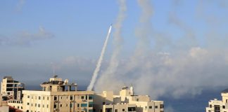 Pioggia di razzi dalla Striscia di Gaza contro Israele: morta una donna