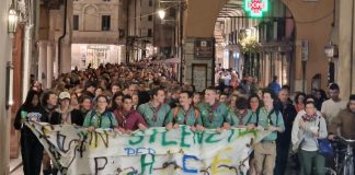 Un migliaio alla marcia per la Pace, ebrei e musulmani sfilano fianco a fianco