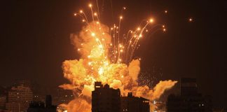 Israele, raid in corso su Gaza: “Colpiti 800 obiettivi Hamas”. Oltre 700 morti