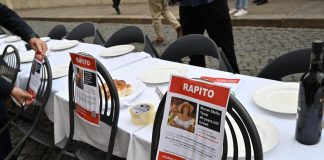 Israele, nel quartiere ebraico di Roma iniziativa a sostegno degli ostaggi rapiti da Hamas