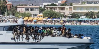 Migranti, nuovi sbarchi a Lampedusa nella notte