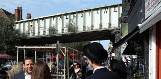 Londra, attacco a ristorante kosher: porta sfondata con bombola gas