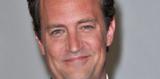 Morto Matthew Perry, il dolore dei fan e le lacrime dei colleghi
