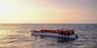 Migranti, nuovi sbarchi a Lampedusa: 798 nell’hotspot