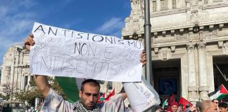 Milano, migliaia al corteo pro-Palestina: “Israele terrorista, non ci arrenderemo mai”