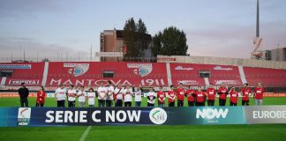 I ragazzi della Quercia in campo con i loro beniamini prima di Mantova-Novara
