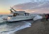 Yacht ‘fantasma’ si arena a Fregene, nessuno a bordo