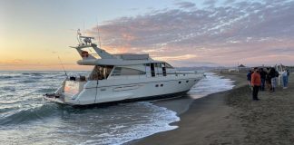 Yacht ‘fantasma’ si arena a Fregene, nessuno a bordo