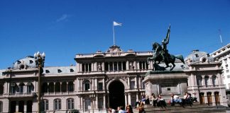 L’ultraliberista Javier Milei è il nuovo presidente dell’Argentina