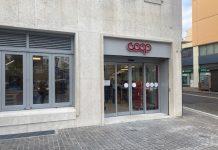 Rubavano cioccolata e sigarette elettroniche, beccati dai carabinieri: 5 denunciati