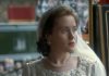 The Crown, dagli abiti al cancello di Buckingham Palace: all’asta i cimeli della serie Netflix
