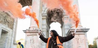 Ultima generazione, attivista che ha imbrattato l’Arco della Pace: “Ecco perché l’ho fatto”