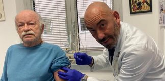 Covid, Bassetti vaccina Gino Paoli: “Esempio per altri over 80”