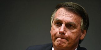 Bolsonaro indagato per aver ‘molestato’ una balena