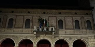 Bozzolo, la loggia del Comune si colora di arancione per la lotta alla violenza sulle donne