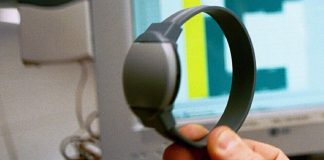 Perseguita l’ex compagna nonostante il divieto di avvicinamento: scatta il braccialetto elettronico antistalking