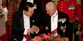Re Carlo cita il K-pop, il ‘Gangnam style’ protagonista a Buckingham Palace