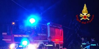 Auto bloccata dalla neve nel vicentino liberata dai vigili del fuoco