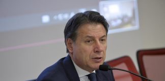 Governo, Conte: “A Palazzo Chigi c’è l’avatar della Meloni”