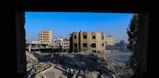 Il dentista di Gaza e la telefonata degli 007 israeliani: “Bombarderemo fra 2 ore”