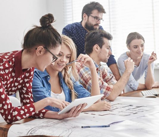 Lavoro, nel Mantovano cresce la fascia 15-34. Ma in Italia diminuiscono i giovani