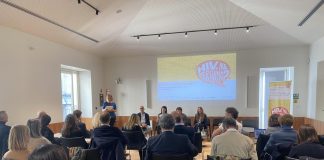 Aids, 4 pazienti su 10 scoprono infezione per caso, al via campagna contro stigma