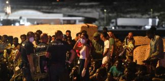 Migranti, a Lampedusa raffica di sbarchi: arrivate oltre 400 persone