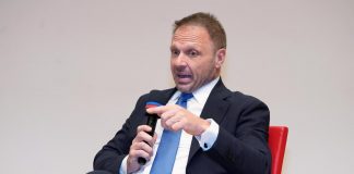 Lollobrigida e il treno, il ministro risponde: “Fermata straordinaria? Per tutti, non solo per me”