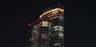 Giornata contro la violenza sulle donne, i palazzi di Regione Lombardia si colorano di arancione