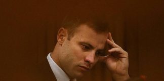 Sudafrica, l’ex campione Oscar Pistorius sarà scarcerato. Dieci anni fa uccise la fidanzata