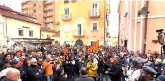 Elisa Claps, grande folla in piazza contro riapertura chiesa Trinità