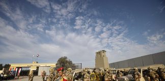 Israele-Hamas, riapre valico di Rafah: via da Gaza cittadini stranieri e feriti gravi