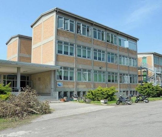 Ladri al Fermi: rubati 300 euro dalla cassa del bar e scatola di cioccolata