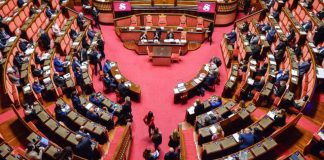 Bagarre in Senato su numero legale, Pd chiede il Var