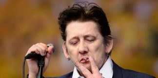 Morto a 65 anni Shane MacGowan, frontman dei Pogues